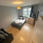 1 Bedroom Flat In Whitechapel, London