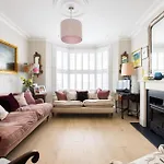 Fabulous 4 Bedroom Family Home In Fulham