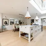 Fabulous 4 Bedroom Family Home In Fulham