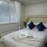 1 Bedroom Luxury Flat In Kensington