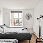 Sleek Shoreditch Hideout - 2 Bed Gem With Balcony In Central London