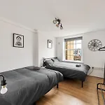 Sleek Shoreditch Hideout - 2 Bed Gem With Balcony In Central London