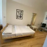 Sleep6 Flat At Iconic Piccadilly Circus Vr6