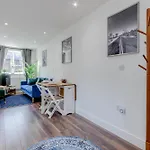 Modern 1 Bed Apartment - Nine Elms, Battersea