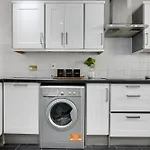 2Bd Flat Opp Harrods - Sleeps 5
