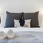 2Bd Flat Opp Harrods - Sleeps 5