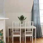 Stylish Apartment In Putney