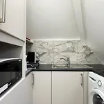 Natalie\'S Apartment In Wembley