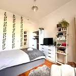 A Lovely Guest Room In West London