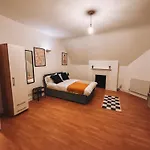 Spacious 3 Rooms In Tooting