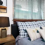 St George Thames Apartment