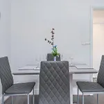 Modern Family Home W/Wi-Fi, Netflix, Self Check-In