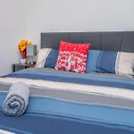 Modern Family Home W/Wi-Fi, Netflix, Self Check-In