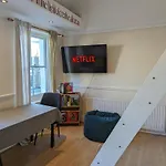2 Bed In The Heart Of Stoke Newington