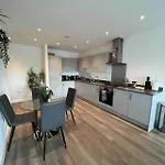 Private Room In London With Balcony