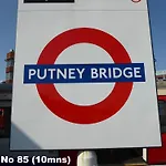 Cosy Studio Flat In Putney, London