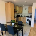 Spacious 2 Bedrooms Apartment In Stratford