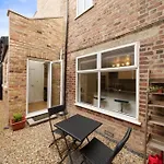 London City Large Two Bedroom Apartment
