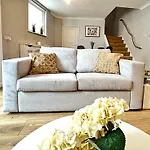 Kensington 2 Bedroom House-Big Living Area And Kitchen-Harrods-National History Museum-Hyde Park-Near 2 Underground Lines