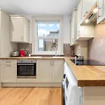 Modern Spacious 1 Bed Flat Near Richmond Park