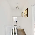 Cosy Urban Oasis 2 Bedroom Flat In Tottenham