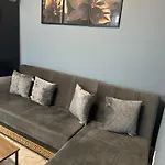 Amazing Ground Floor One Bedroom Apartment Forest Road