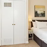 Elegant Earl\'S Court Flat By Underthedoormat