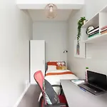 Private Room In Rental Unit