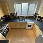 Cozy Urban Retreat: Shared Flat Living In The Heart Of E14