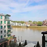 Stunning 2 Bed Thames River View - Central London