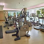 Room In Luxury Modern Home With Pool, Gym & Spa Access