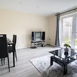Newly Launched Two Bedroom House By Den Accommodation Short Lets & Serviced Accommodation With Garden