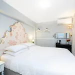 Americana Hotel