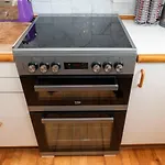 Sunny Maisonette With Views Over Canary Wharf, London