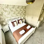 Clapham - Kingsize Bed - En-suite - Quiet with Garden Views - HOMESTAY