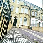 Clapham - Kingsize Bed - En-suite - Quiet with Garden Views - HOMESTAY