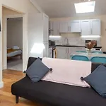 Modern 2 Bed Attic Apartment In Brixton