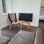 Brand New Apartment 20 Mins From London Waterloo Bp34