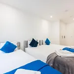 2&3 Bedrooms Near Excel London - Modern Spacious Apartment For Larger Groups