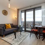 Modern 1 Bedroom Canning Town Apartment