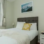 Convenient 2 Bedroom Apartment In Waterloo