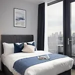 Luxury & Spacious 2 Bedroom Apt With City Views