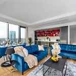 Luxury & Spacious 2 Bedroom Apt With City Views
