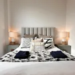 Luxurious And Spacious Apartment Near Us Embassy