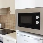 Spacious 1 Bed Mayfair Apartment With Balcony