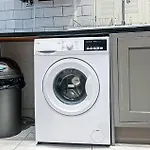 Stylish 3 Bed Flat With Garden