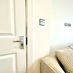 2 Minutes From Oxford Street Private Room D
