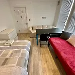 2 Minutes From Oxford Street Private Room D