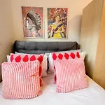 Vibrant 3 Bedrooms Flat With Private Balcony Near Finsbury Park, Wood Green