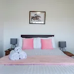 Adorable, Comfy Flat Walk Paddington/Elizabeth Stn